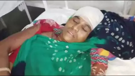 बांसवाड़ा: हड़मतीया गांव के पास चलती हुई बाइक से गिरी महिला, सिर पर लगी चोट, एमजी अस्पताल में उपचार जारी