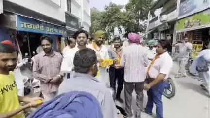 ਧੂਰੀ: ਧੂਰੀ ਵਿਖੇ ਬੀਜੇਪੀ ਵਰਕਰ ਨੇ ਅਸ਼ਵਨੀ ਸ਼ਰਮਾ ਨੂੰ ਮੁੜ ਕਾਰਜਕਾਰੀ ਪ੍ਰਧਾਨ ਲਗਨ ਤੇ ਲੱਡੂ ਵੰਡ ਮਨਾਇਆ ਜਸ਼ਨ