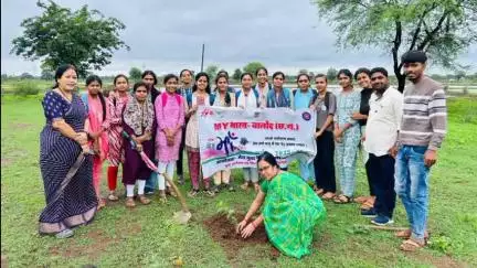 गुण्डरदेही: माता कर्मा महाविद्यालय गुण्डरदेही में मां के नाम के तहत महाविद्यालय प्रांगण में किया गया पौधारोपण