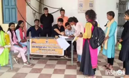 प्रतापपुर: कालिदास महाविद्यालय में नवप्रवेशी विद्यार्थियों के लिए ABVP ने हेल्पडेस्क लगाकर सहायता प्रदान की
