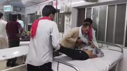 महोबा: लेवा गांव में संदिग्ध हालात में अधेड़ की मौत, शव को पोस्टमार्टम के लिए मोर्चरी में रखा गया