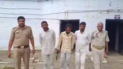 #ब्रेकिंग #न्यूज़ #ललितपुर - #थाना_जखौरा पुलिस द्वारा शराब की दुकान में चोरी करने बाले तीन चोरो को किया गया गिरफ्तार,