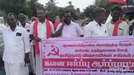 உடையார்பாளையம்: ஆமணக்கந்தோண்டி கிராமத்தில் ரேஷன் கடை மற்றும் கால்நடை மருத்துவமனை கேட்டு கவனஈர்ப்பு ஆர்ப்பாட்டம்