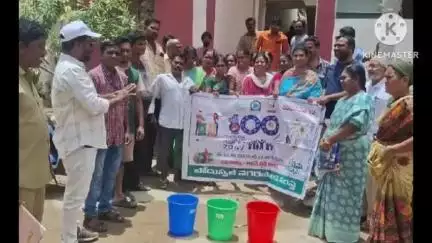 శామీర్‌పేట: బోడుప్పల్లో తడి చెత్త పొడి చెత్త వేరు చేసి మునిసిపల్ సిబ్బందికి అందించాలని అవగాహన