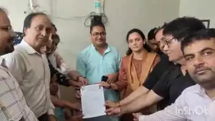 किशनगढ़: करंट की चपेट में आने से महिला की मौत का मामला, पोस्टमार्टम के बाद शव किया सुपुर्द, अस्पताल में चल रहा धरना समाप्त