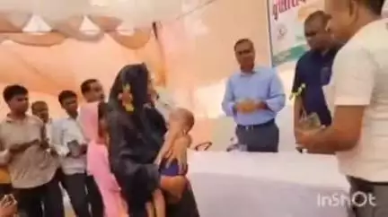 नानपारा: ब्लॉक नवाबगंज परिसर में प्रमुख सचिव खाद्य रसद ने 'मां के नाम' अभियान की शुरुआत की