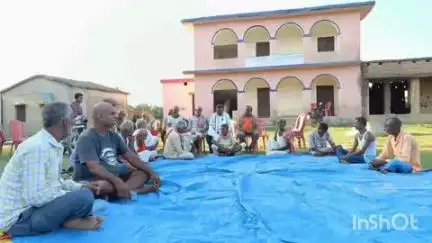 अंधराठाढ़ी: मारन टोल के प्राथमिक विद्यालय में ग्रामीणों की बैठक, विद्यालय के पुराने भवन में मवेशी बांधने का विरोध
