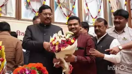 राजूरा: विधान भवन, मुंबई येथे
 सरन्यायाधीश यांच्या सत्कार सोहळ्याप्रसंगी आमदार देवराव भोंगळे यांची उपस्थिती