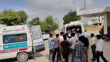 लोहावट: फलोदी नागौर राजमार्ग 19 पर मायला की ढाणी स्कूल के पास सड़क हादसे में दो बाइक पर सवार युवक हुए घायल