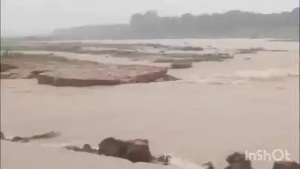 धमतरी: धमतरी जिले के मगरलोड ब्लाक के ग्राम मेघा में महानदी का वैकल्पिक मार्ग मंगलवार सुबह बह गया