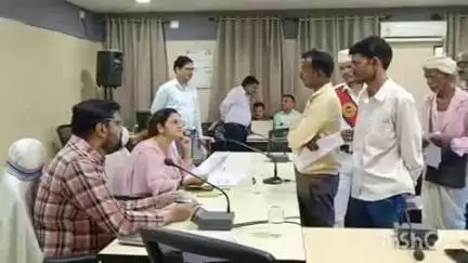 बैकुंठपुर: कोरिया कलेक्टर की पहल से बेरोजगार युवाओं को मिलेगा कौशल प्रशिक्षण, स्वरोजगार के लिए विशेष शिविरों का होगा आयोजन