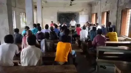 গড়বেতা ৩: ২১জুলাই ধর্মতলা চলো -কে সামনে রেখে আগামী ১২ জুলাই মেদিনীপুরে মহামিছিলে উপস্থিত থাকবেন সায়নী ঘোষ, গড়বেতায় প্রস্তুতি বৈঠক