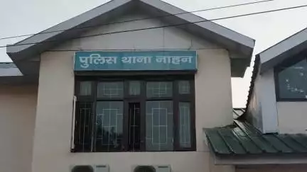 नाहन: शिक्षक द्वारा छात्रा के साथ छेड़छाड़ का मामला, पीड़िता की मां के बयान पर पुलिस ने दर्ज किया मामला, शिक्षक गिरफ्तार