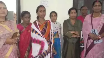 रायगढ़: बोइरदादर क्षेत्र में अव्यवस्थाओं से नाराज महिलाएं पहुंचीं नगर निगम, सड़क व पुल निर्माण को लेकर दिया आवेदन #jansamasya