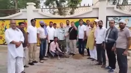 रायसिंहनगर: रायसिंहनगर में यूडीएच मंत्री झाबर सिंह खर्रा के जन्मदिन पर पालिकाध्यक्ष के नेतृत्व में पौधारोपण सहित अन्य अभियान चलाए गए