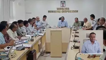 વડોદરા પૂર્વ: પાલિકામાં આજે મ્યુનિસિપલ કમિશનરની અધ્યક્ષતામાં રીવ્યુ બેઠક મળી