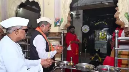 ವಿಜಯಪುರ: ನಗರದಲ್ಲಿ "ರೈತ ನಿನಗೆ ಗೋ ಶಾಪ" ಚಲನಚಿತ್ರದ ಚಿತ್ರೀಕರಣದ ಪೂಜೆ ಸಲ್ಲಿಸಿದ ಶಾಸಕ ಯತ್ನಾಳ