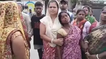 रुद्रपुर: ट्रांजिट कैंप क्षेत्र में प्रेम प्रसंग के चलते युवक ने फांसी लगाकर की खुदकुशी, मृतक के परिजन पहुंचे थाने