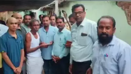 କେସିଙ୍ଗା: ପାଷ୍ଟିକୁଡି ଠେମରା ସ୍ଥିତ ମୃତ ଶିକ୍ଷକଙ୍କ ପରିବାରକୁ ଶିକ୍ଷକ ସଂଘର ସହାୟତା ପ୍ରଦାନ l