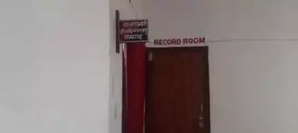 रामगढ़: रामगढ़ थाना क्षेत्र के अमरपुर लगला रेलवे ट्रैक 97 पर पुलिस ने एक अज्ञात युवक का शव बरामद किया