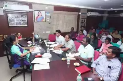 బల్ది ఆ వ్యాప్తంగా విస్తృతంగా మొక్కలు నాటాలని మేయర్ గుండు సుధారాణి అధికారులకు సూచించారు