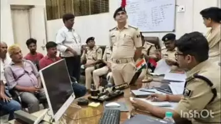 सौर बाज़ार: पुलिस अधीक्षक महोदय ने मुख्यालय में 50 परिवादियों की समस्या सुनी