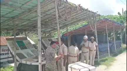 জলপাইগুড়ি: বিরাট পুলিশ বাহিনী নিয়ে ধূপগুড়ির এশিয়ান হাইওয়ের পাশে থাকা জমি দখল মুক্ত করতে এলেও হলো না দখল মুক্ত