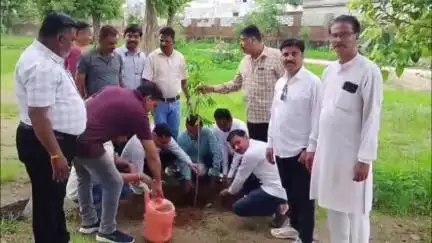 आबू रोड: आबूरोड भाजपा नगर मंडल अध्यक्ष ने जन्मदिन पर सेवा का पर्व मनाया, पुत्र निखिल ने चौथी बार रक्तदान किया