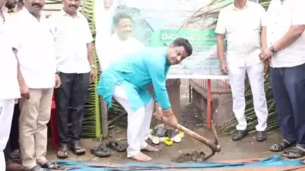ಸಿಂದಗಿ: ಗಣಿಯಾರ ಗ್ರಾಮದಲ್ಲಿ ಸಿಸಿ ರಸ್ತೆ ಕಾಮಗಾರಿಗೆ ಶಾಸಕ ಅಶೋಕ ಮನಗೂಳಿ ಭೂಮಿ ಪೂಜೆ