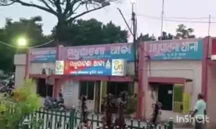 କଟକ ପୌରାଞ୍ଚଳ: ନୂଆପଡ଼ା ଅଞ୍ଚଳରେ ମହିଳାଙ୍କ ଝୁଲନ୍ତା ଅବସ୍ଥାରେ ମୃତଦେହ ଉଦ୍ଧାର ଘଟଣା, ସ୍ବାମୀକୁ ବାନ୍ଧିଲା ମଧୁପାଟଣା ଥାନା ପୋଲିସ