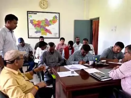 हज़ारीबाग: श्रम अधीक्षक ने बस मालिकों और ट्रांसपोर्टरों के साथ की बैठक