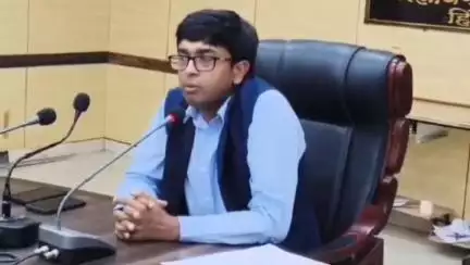 हिंगोली: शेतकऱ्यांनी ३१ जुलैपूर्वी पीक विमा काढावा; जिल्हाधिकारी राहुल गुप्ता यांचे आवाहन