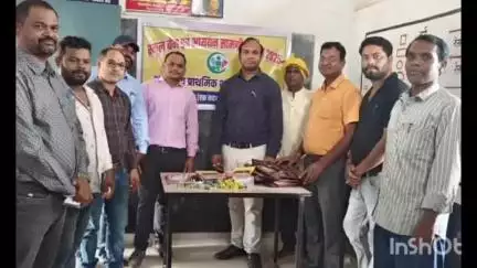 मुंगेली: शिकारीडेरा में पूना फाउंडेशन ने ग्रामीण स्कूल के बच्चों को बांटा शैक्षणिक सामग्री का उपहार