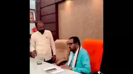 मेहकर: शिवसेना जनसंपर्क कार्यालय मेहकर येथे केंद्रीय मंत्री प्रतापराव जाधव यांनी सोडवल्या चर्चेतून नागरिकांच्या समस्या