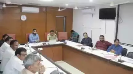 શહેરમાં જિલ્લા સેવા સદન ખાતે ડિઝાસ્ટર મેનેજમેન્ટ ઓથોરોટીના શીર્ષ અધિકારીઓ સાથે વર્ચ્યુઅલ બેઠક યોજાઈ