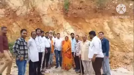 भदेसर: घोसुंडा मंडल ने एक पेड़ मां के नाम अभियान में हरियाली का संकल्प लिया, बागेश्वर मंदिर परिसर में हुआ पौधारोपण