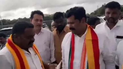 ಚಿತ್ರದುರ್ಗ: ದುರ್ಗೋತ್ಸವ ಆಚರಣೆ ಮಾಡುವಂತೆ ಆಗ್ರಹಿಸಿ ನಗರದಲ್ಲಿ ಸಚಿವ ಶಿವರಾಜ್ ತಂಗಡಗಿ ಅವರಿಗೆ ಮನವಿ