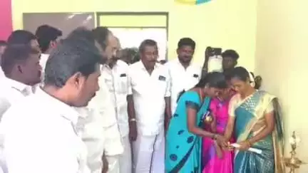 காரியாபட்டி: ஊராட்சி ஒன்றியத்துக்கு உட்பட்ட பல்வேறு பகுதிகளில் கட்டி முடிக்கப்பட்ட கட்டிடத்தை பொதுமக்களின் பயன்பாட்டிற்காக அமைச்சர் திறந்து வைத்தார்