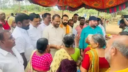 మేడ్చల్: కొర్రములలో తాటి చెట్ల తొలగింపుపై ఆగ్రహం వ్యక్తం చేసిన మేడ్చల్ కాంగ్రెస్ ఇన్చార్జి తోటకూర వజ్రెష్ యాదవ్
