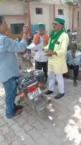 जिलाधिकारी से मांग। 
#चुन्नूसिंहभाकियूअराजनैतिकजिलाध्यक्षअमेठी