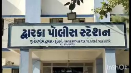 ઓખામંડળ: દ્વારકાના વરવાડા ગામે ચાલતા જુગારધામ પર પોલીસ ત્રાટકી 10210 ના મુદ્દા માલ સાથે છ જુગારી ઝડપાયા