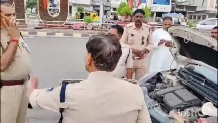 उज्जैन ग्रामीण: यातायात पुलिस ने हरीफटक चौराहे पर चलाया वाहन चेकिंग अभियान, हूटर लगे वाहनों पर हुई कार्रवाई