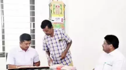 வத்திராயிருப்பு: பழங்குடியின மக்களை சந்தித்து கலந்துரையாடிய மாவட்ட ஆட்சியர் சுகபுத்ரா