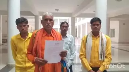 आरोन: बनियाई गांव: ज़मीन जोतने से रोकने पर पीड़ित ने कलेक्टर से की शिकायत