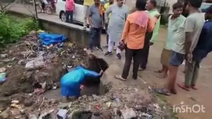 धमतरी: जनसमस्याओं के त्वरित समाधान के लिए महापौर ने मकेश्वर वार्ड का किया निरीक्षण, अधिकारियों को दिए निर्देश