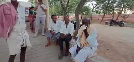 గిద్దలూరు: అర్ధవీడు సమీపంలో అడవి పందులు అడ్డు రావడంతో ఆటో బోల్తా, ఒకరు మృతి, మరో ఇద్దరికి తీవ్ర గాయాలు