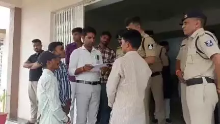 सुठालिया: सुठालिया के मानकी में युवक की हत्या के आरोपियों की गिरफ्तारी न होने पर SO2 ऑफिस का घेराव