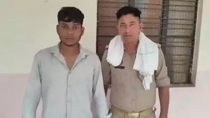 थाना खानपुर क्षेत्र के ग्राम इलना में झगड़ा कर रहे एक युवक को पुलिस ने किया गिरफ्तार