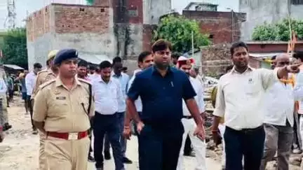 गोला गोकरणनाथ: गोला गोकर्णनाथ स्थित छोटी काशी शिव मंदिर की कांवड़ यात्रा की तैयारियों का एडीएम और विधायक ने किया निरीक्षण