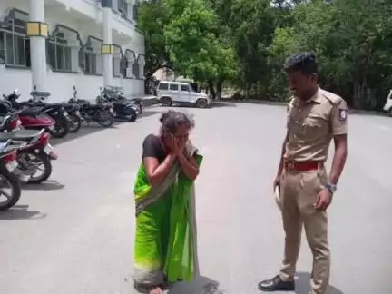 திருவண்ணாமலை: கணவரை இரண்டாம் திருமணம் செய்ய விடாமல் மீட்டுத் தரகோரி அலுவலகத்தில் மண்ணெண்ணெய் ஊற்றி தீக்குளிக்கம் என்றதால் பரபரப்பு